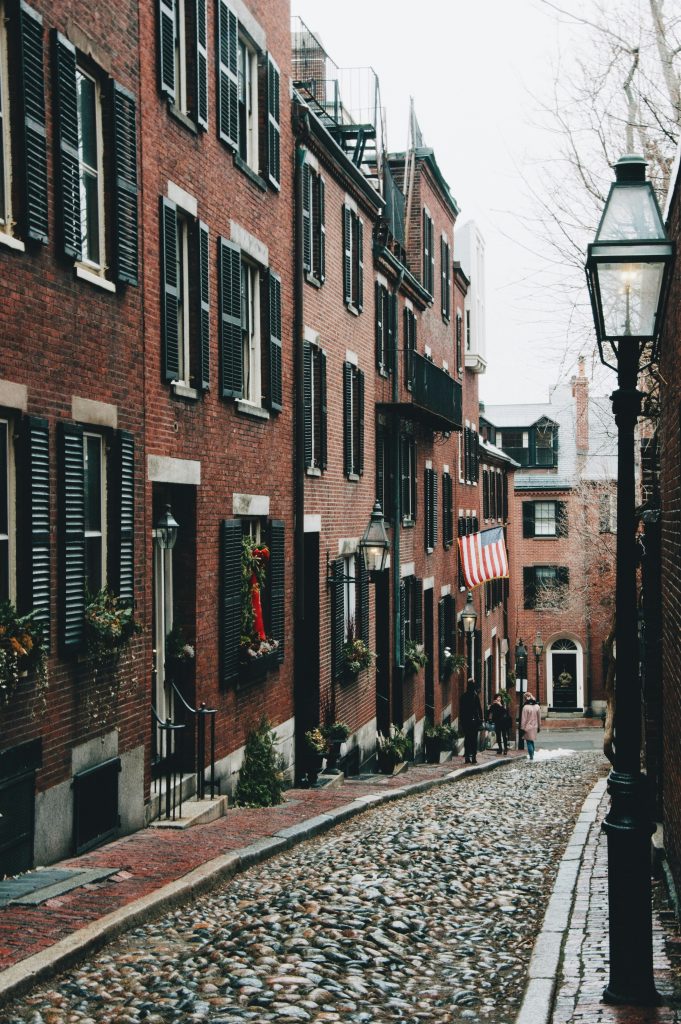 Les rues historiques de Boston, une ville de la côte Est ou côte Ouest, idéale pour les amateurs d’histoire et de culture.