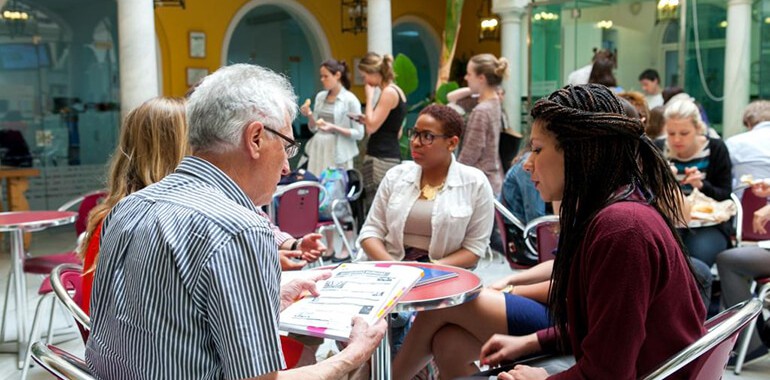 ecole clic voyage langue sevilla alumnos patio