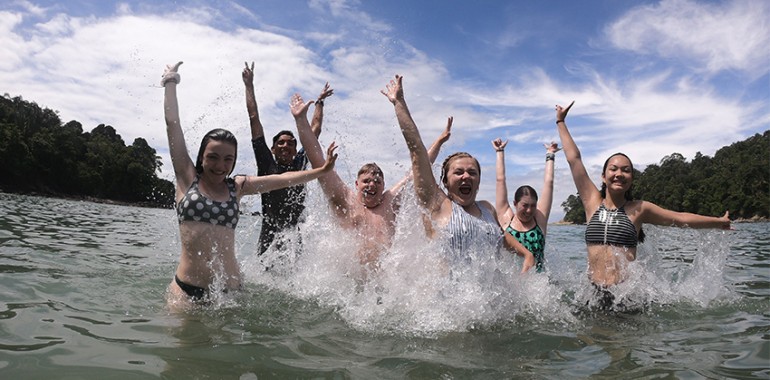 voyage linguistique costa rica san jose manuel antonio groupe baignade ocean