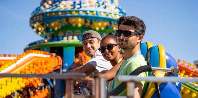 uk students teenagers parc amusement